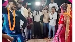 भोजपुरी गाने पर दूल्हा-दुल्हन ने किया कुछ ऐसा डांस, देख कर लोग बोले- भाई मुझे गोली मार देना...