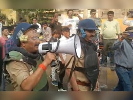 जब कानपुर में हो गया बवाल, चल गए आंसू गैस के गोले लेकिन बाद में पता चला ये आंखों का धोखा है  जब कानपुर में हो गया बवाल, चल गए आंसू गैस के गोले लेकिन बाद में पता चला ये आंखों का धोखा है