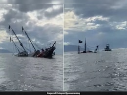 Dramatic Moment Shows Replica Of Christopher Columbus's Ship Sinks Off Mexico Coast Dramatic Moment Shows Replica Of Christopher Columbus's Ship Sinks Off Mexico Coast