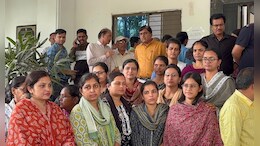घर बुलाकर पटवारियों को बनाया बंधक, फिर परिजनों ने जमकर पीटा; जानिए पूरा मामला