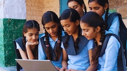 School Syllabus : मोठा निर्णय! आता शाळांमध्ये आयुर्वेदाचं शिक्षण; विज्ञानाचा अभ्यासक्रम बदलणार