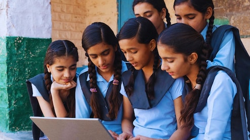 School Syllabus : मोठा निर्णय! आता शाळांमध्ये आयुर्वेदाचं शिक्षण; विज्ञानाचा अभ्यासक्रम बदलणार