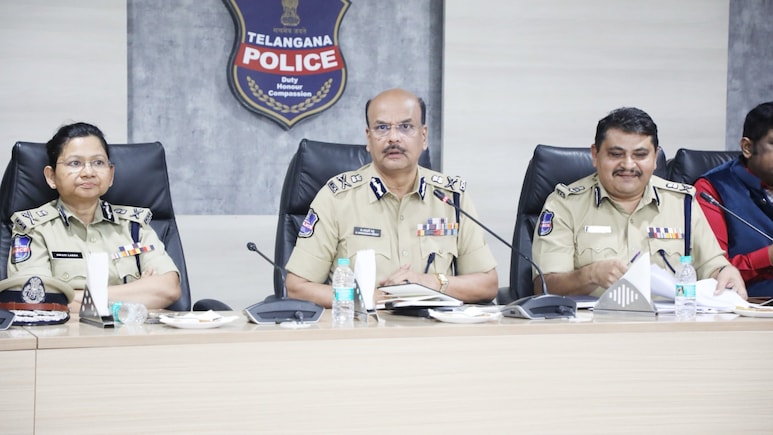 "Telangana No Longer Their <i>Karmabhoomi</i>": Top Cop As 3 Maoist Leaders Surrender "Telangana No Longer Their <i>Karmabhoomi</i>": Top Cop As 3 Maoist Leaders Surrender
