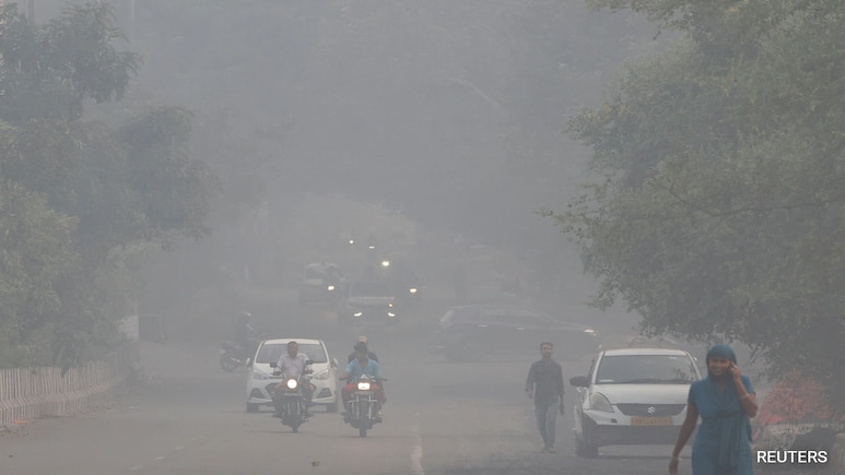 AAP Mocks Rekha Gupta Over Delhi Pollution, BJP Blames Citizens, Farm Fires AAP Mocks Rekha Gupta Over Delhi Pollution, BJP Blames Citizens, Farm Fires