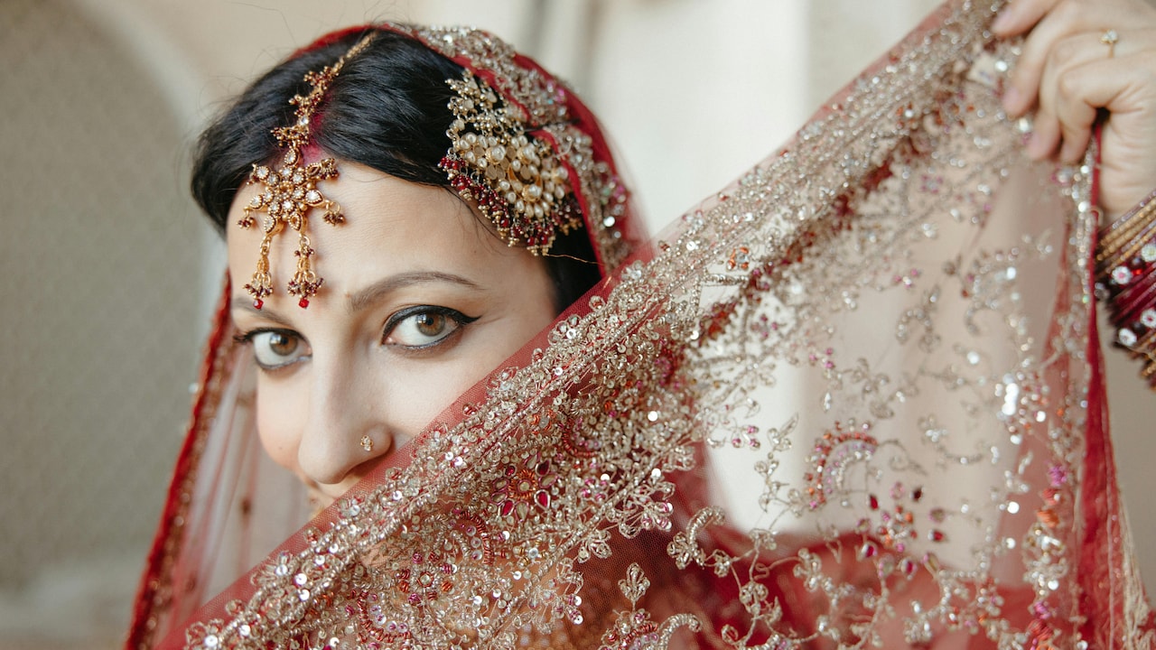 How to choose the right hair accessory for your Karwa Chauth outfit this 2025