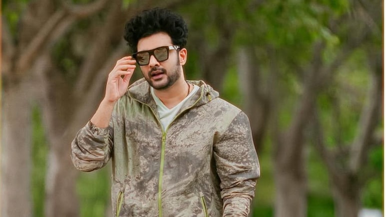 Siddhu Jonnalagadda Annoyed Over Journalist's "Are You A Womaniser?" Question: 'Can't Ask Anything Just Because You Have A Mic' Siddhu Jonnalagadda Annoyed Over Journalist's "Are You A Womaniser?" Question: 'Can't Ask Anything Just Because You Have A Mic'