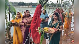 Chhath Puja 2025: छत्तीसगढ़ में छठ महापर्व की धूम; श्रद्धालुओं ने डूबते सूर्य को अर्पित किया अर्घ्य
