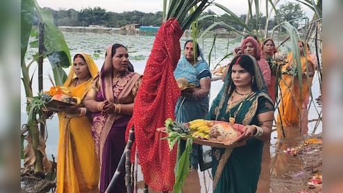Chhath Puja 2025: छत्तीसगढ़ में छठ महापर्व की धूम; श्रद्धालुओं ने डूबते सूर्य को अर्पित किया अर्घ्य