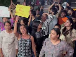 JNU में विजयदशमी के बाद हंगामा: ABVP का प्रदर्शन, लेफ्ट विंग छात्रों पर कार्रवाई की मांग JNU में विजयदशमी के बाद हंगामा: ABVP का प्रदर्शन, लेफ्ट विंग छात्रों पर कार्रवाई की मांग