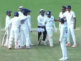 कौन हैं मुशीर खान? जिनको मारने के लिए बीच मैदान में बल्ला लेकर दौड़े पृथ्वी शॉ कौन हैं मुशीर खान? जिनको मारने के लिए बीच मैदान में बल्ला लेकर दौड़े पृथ्वी शॉ