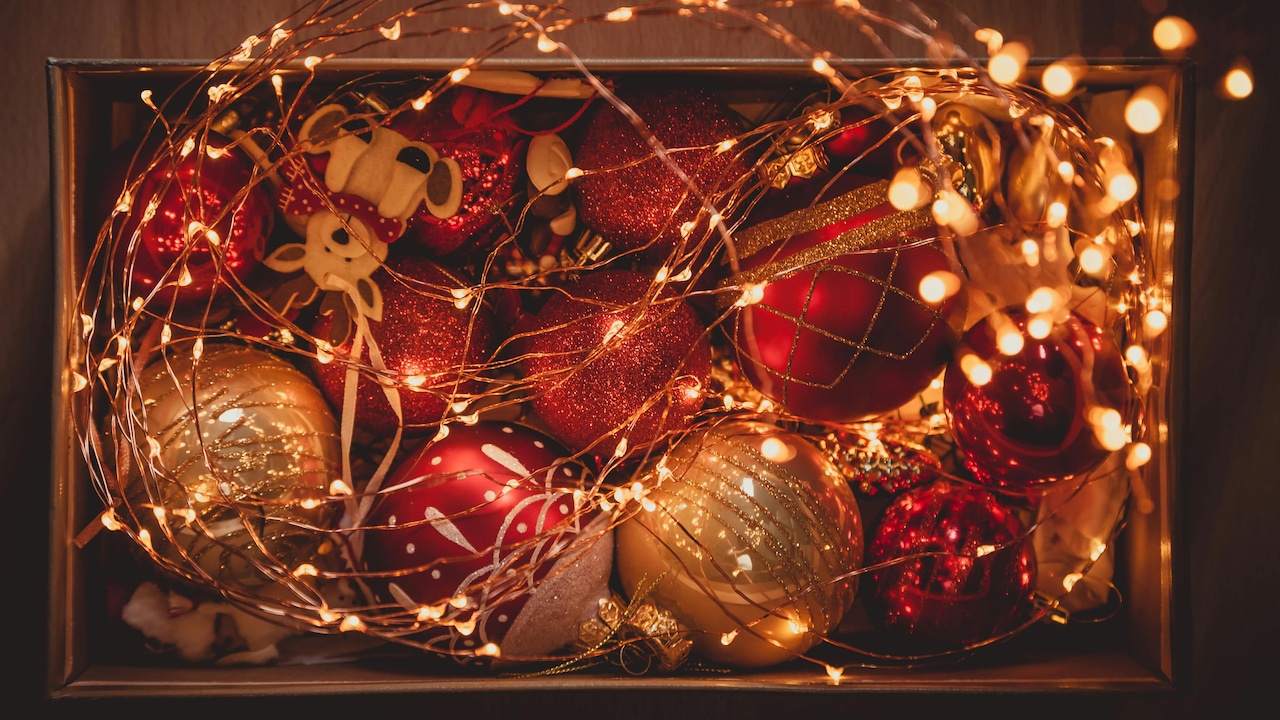 Brighten your home this Diwali with glowing decorative lights that fill every space Brighten your home this Diwali with glowing decorative lights that fill every space