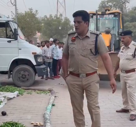 ACP दिनेश कुमार क्यों हो गए वायरल, बुलडोजर वाले वीडियो ने खींचा सबका ध्यान