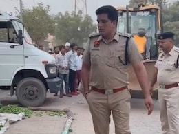 ACP दिनेश कुमार क्यों हो गए वायरल, बुलडोजर वाले वीडियो ने खींचा सबका ध्यान ACP दिनेश कुमार क्यों हो गए वायरल, बुलडोजर वाले वीडियो ने खींचा सबका ध्यान