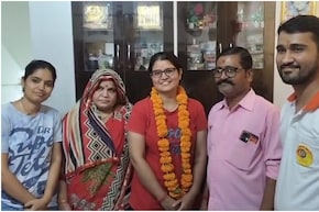 Rajasthan: टैक्सी ड्राइवर की बेटी बनी RAS अफसर, पिता ने कर्जा लेकर पढ़ाया; मां बोलीं- 'मेरी बच्ची ने लाज रख ली'