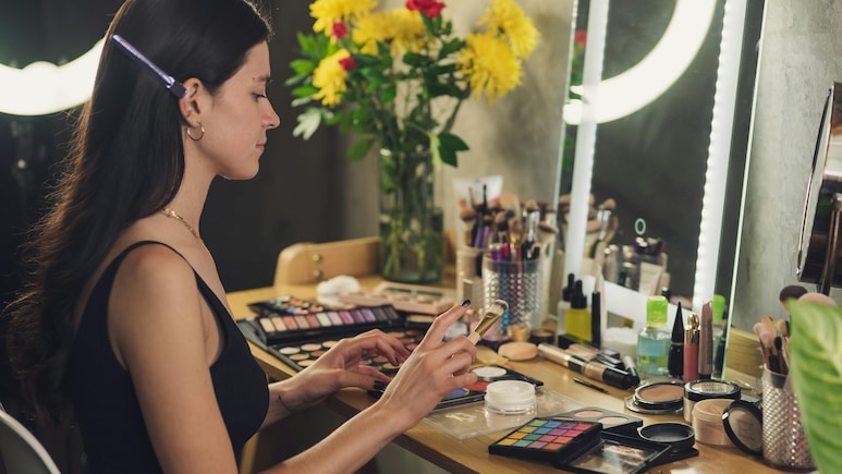 Huda Beauty Makeup Sale: लिपस्टिक से फाउंडेशन तक सब कुछ सस्ते में, 50% तक की छूट में जल्दी से करें ऑर्डर Huda Beauty Makeup Sale: लिपस्टिक से फाउंडेशन तक सब कुछ सस्ते में, 50% तक की छूट में जल्दी से करें ऑर्डर