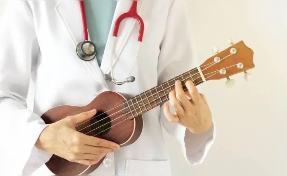Music Is Medicine: US Nurse Plays Ukulele To Help Patients In Pain