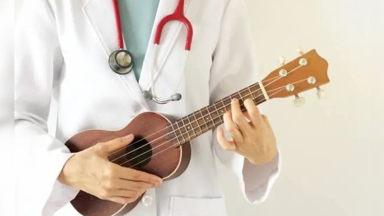 Music Is Medicine: US Nurse Plays Ukulele To Help Patients In Pain Music Is Medicine: US Nurse Plays Ukulele To Help Patients In Pain