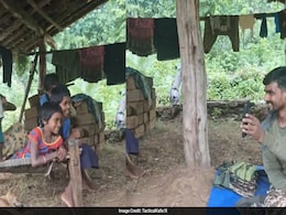 CRPF Jawan Shows Cartoons To Tribal Kids In Chhattisgarh Jungle, Wins Hearts Online CRPF Jawan Shows Cartoons To Tribal Kids In Chhattisgarh Jungle, Wins Hearts Online