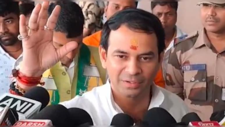 Bihar Election: हमारे ऊपर लालू यादव की छत्रछाया नहीं, तेजप्रताप ने जननायक वाली बात से तेजस्वी, राहुल को घेरा Bihar Election: हमारे ऊपर लालू यादव की छत्रछाया नहीं, तेजप्रताप ने जननायक वाली बात से तेजस्वी, राहुल को घेरा