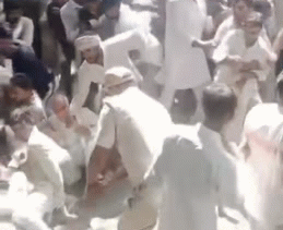 Rajasthan: हनुमानगढ़ में किसानों पर लाठीचार्ज, डीएपी खाद के लिए लाइन में खड़े थे, टोकन के बदले मिली लाठियां!