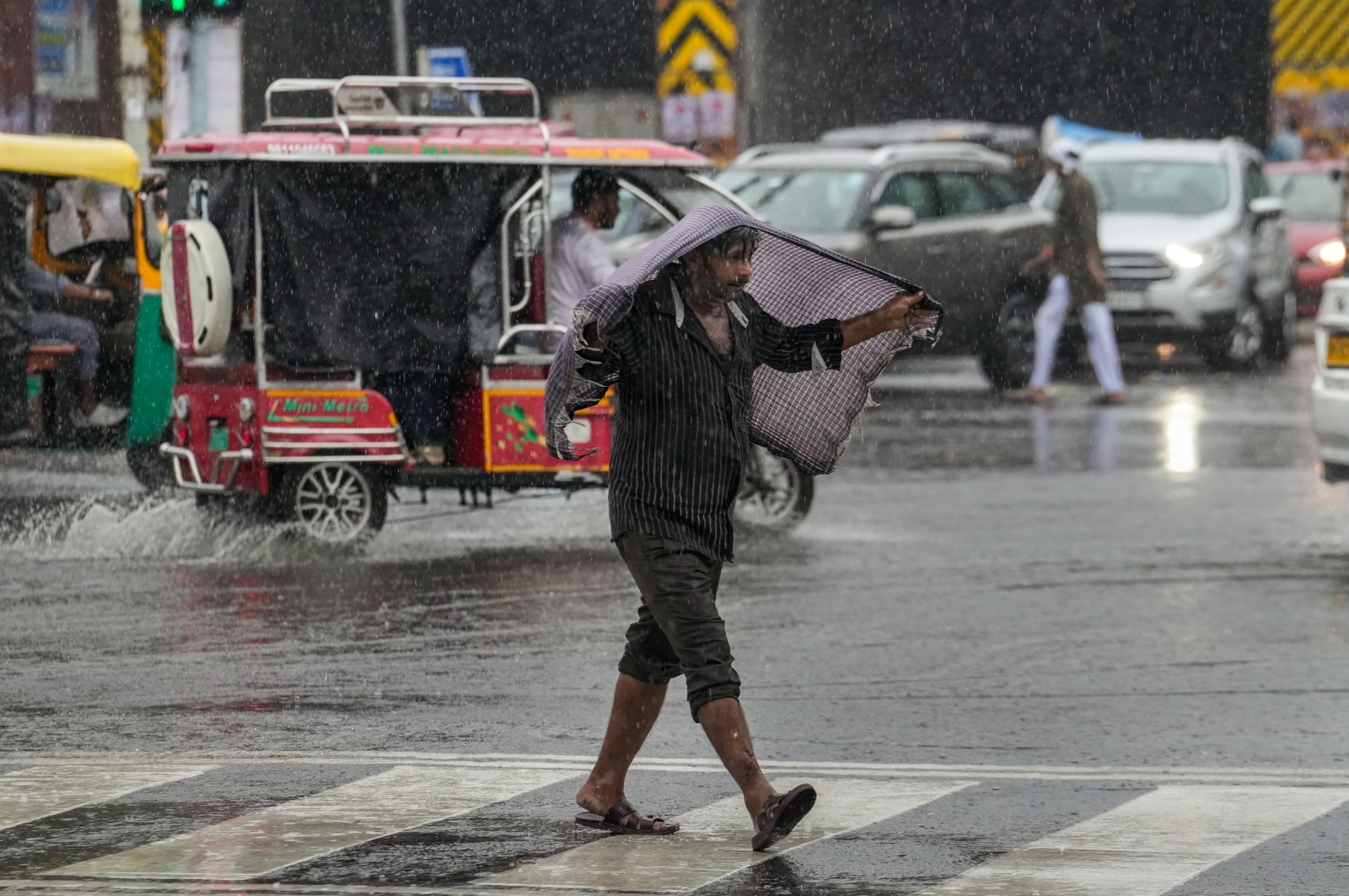 Weather Alert: दिल्ली में बदलेगा मौसम का मिजाज, यूपी उत्तराखंड और हिमाचल में भी झमाझम बारिश का अनुमान