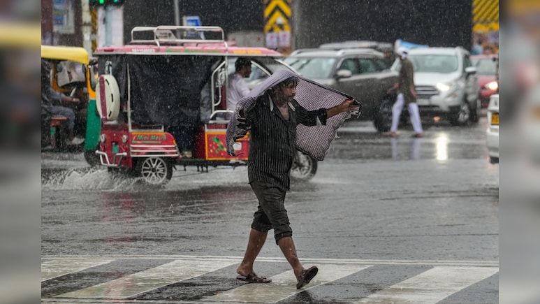 Weather Alert: दिल्ली में बदलेगा मौसम का मिजाज, यूपी उत्तराखंड और हिमाचल में भी झमाझम बारिश का अनुमान Weather Alert: दिल्ली में बदलेगा मौसम का मिजाज, यूपी उत्तराखंड और हिमाचल में भी झमाझम बारिश का अनुमान