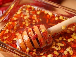 Why Everyone Is Drizzling Hot Honey On Pizza, Chicken, And Even Ice Cream Why Everyone Is Drizzling Hot Honey On Pizza, Chicken, And Even Ice Cream
