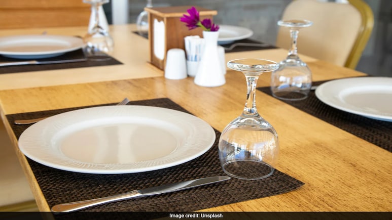 Chinese Tourists Kicked Out Of Popular Japanese Restaurant Over "Inappropriate" Clothing Chinese Tourists Kicked Out Of Popular Japanese Restaurant Over "Inappropriate" Clothing