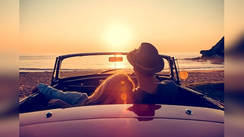 Relationship Tips: कैसे पता करें कि कोई लड़का या लड़की आपको पसंद कर रहा है या नहीं?