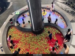 China's 'Hotpot Bath' Lets You Soak In Chili Peppers. Here's Why Its Trending China's 'Hotpot Bath' Lets You Soak In Chili Peppers. Here's Why Its Trending