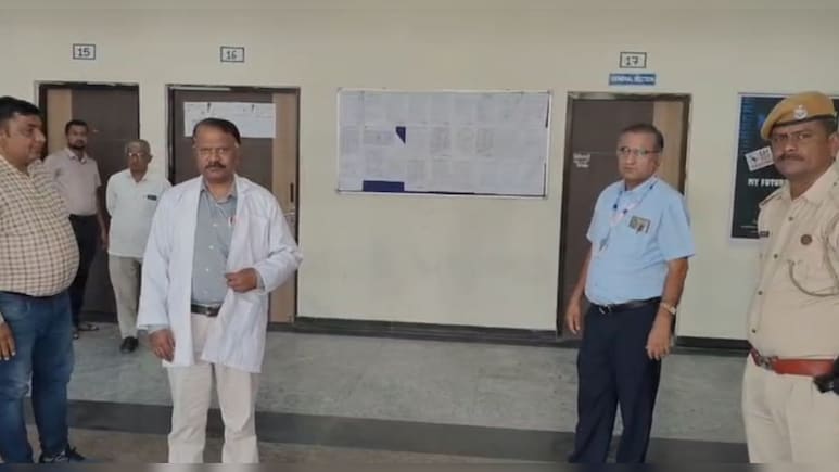 बाड़मेर मेडिकल कॉलेज टेंडर घोटाला: जांच के दूसरे दिन रिकॉर्ड जब्त, जल्द होंगे खुलासे बाड़मेर मेडिकल कॉलेज टेंडर घोटाला: जांच के दूसरे दिन रिकॉर्ड जब्त, जल्द होंगे खुलासे
