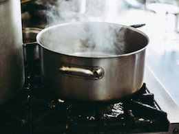 Pressure Cooker Or Slow Cooker: Which One Makes Your Food Healthier? Pressure Cooker Or Slow Cooker: Which One Makes Your Food Healthier?