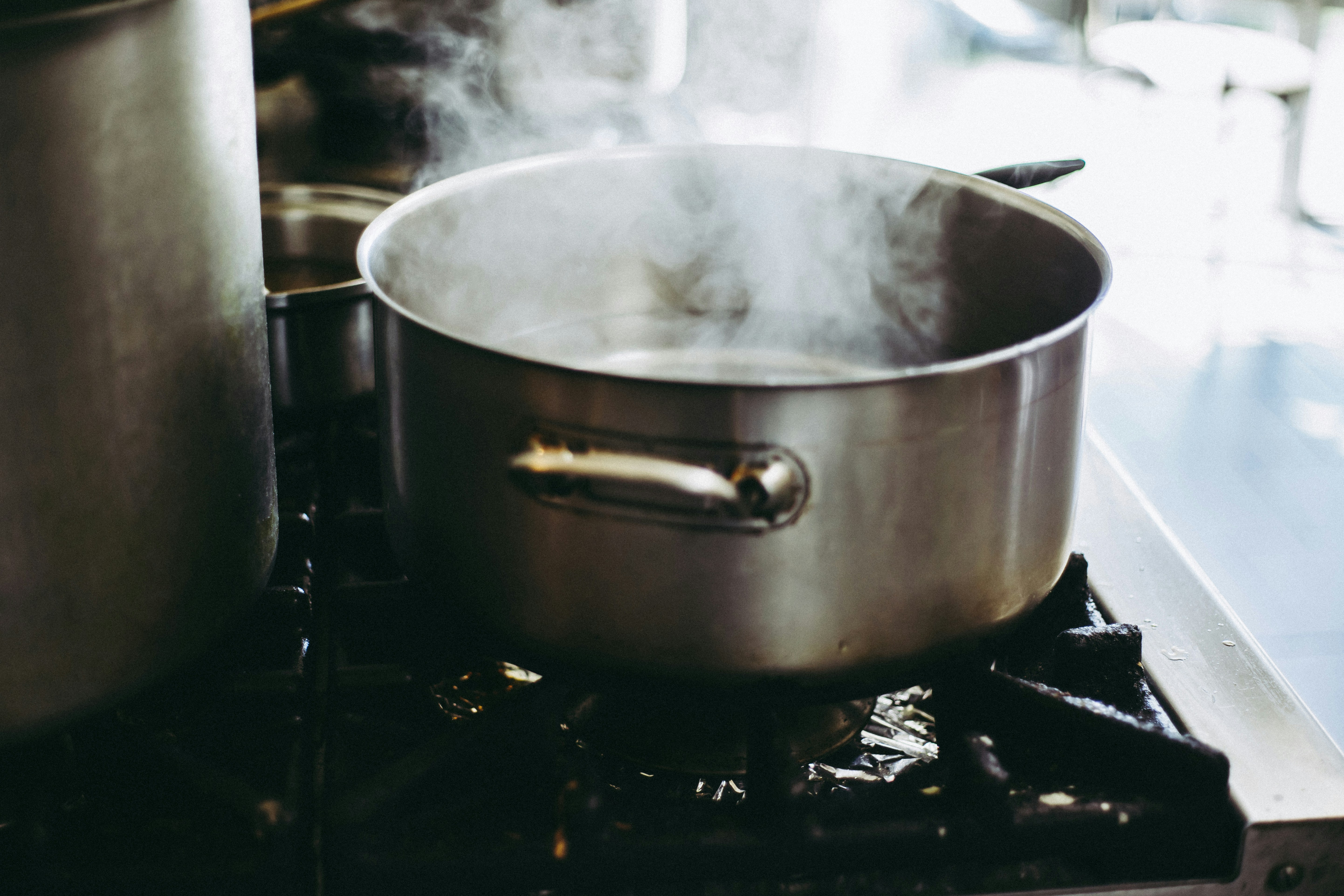 Pressure Cooker Or Slow Cooker: Which One Makes Your Food Healthier?
