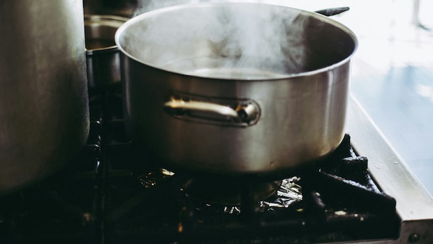 Pressure Cooker Or Slow Cooker: Which One Makes Your Food Healthier?