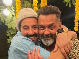 Bobby Deol Recalls Sunny Deol Saving Him After Leg Injury During <i>Barsaat</i> Shoot: "Got Me Airlifted Overnight" Bobby Deol Recalls Sunny Deol Saving Him After Leg Injury During <i>Barsaat</i> Shoot: "Got Me Airlifted Overnight"