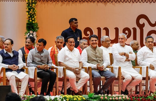 गुजरात की नई कैबिनेट में 26 मंत्रियों ने शपथ ली, हर्ष संघवी बने डिप्टी सीएम, रिवाबा की सरप्राइज एंट्री