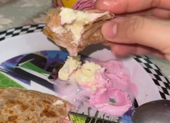 Viral: Woman's Unconventional Roti And Ice Cream Combo Confuses Foodies Viral: Woman's Unconventional Roti And Ice Cream Combo Confuses Foodies