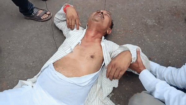 कुर्ता फाड़ के...लालू यादव के घर के सामने फूट-फूटकर रोने लगे पार्टी के नेता, टिकट को लेकर हो गया 'खेला'