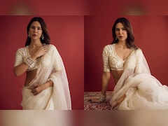Sonam Bajwa Stuns In An Off-White Saree For The Promotions Of <i>Ek Deewane Ki Deewaniyat</i>