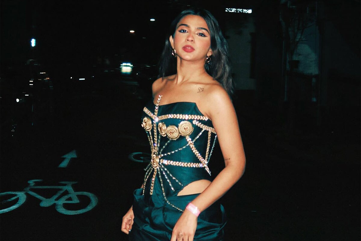 Apoorva Mukhija Gives Rs 500 To A Needy; Says "Sutta Mat Marna, Please"