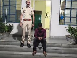 पुलिस हत्थे चढ़ा फर्जी सोशल मीडिया आशिक, फोन में मिले 10 इंस्टाग्राम और 2 फेसबुक फेक अकाउंट पुलिस हत्थे चढ़ा फर्जी सोशल मीडिया आशिक, फोन में मिले 10 इंस्टाग्राम और 2 फेसबुक फेक अकाउंट