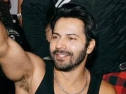 वरुण धवन ने मांगी सेल्फी, इस स्पोर्ट्स स्टार ने किया इग्नोर? देखें वीडियो वरुण धवन ने मांगी सेल्फी, इस स्पोर्ट्स स्टार ने किया इग्नोर? देखें वीडियो