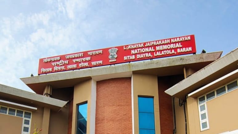 सिताबदियारा की बेबसी: जेपी के गांव का अनसुना दर्द सिताबदियारा की बेबसी: जेपी के गांव का अनसुना दर्द