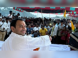 स्कूल के बाद सीधा सियासत में कूदे लालू के बेटे तेज प्रताप यादव, जानें कहां तक की है पढ़ाई स्कूल के बाद सीधा सियासत में कूदे लालू के बेटे तेज प्रताप यादव, जानें कहां तक की है पढ़ाई