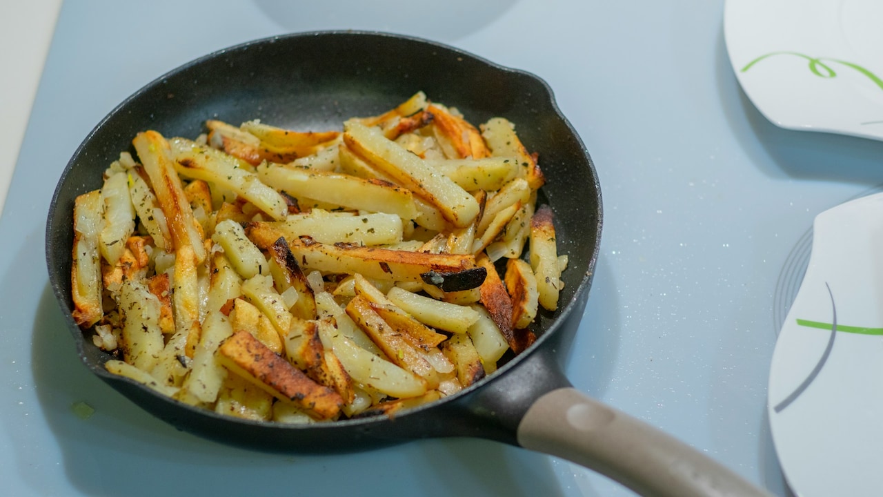 Explore durable frying pans on Amazon that are perfect for cooking, slow roasting, and roasting