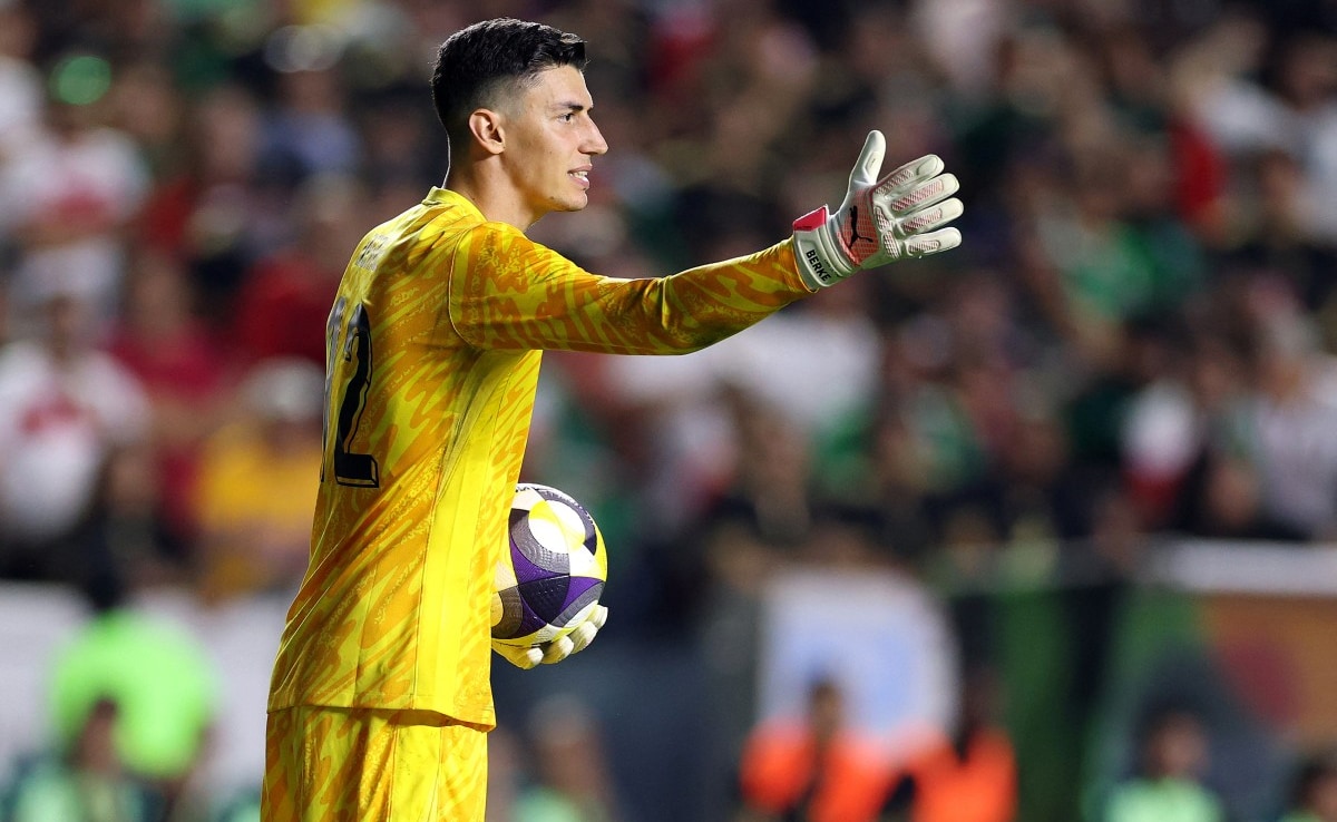 Turkey Goalkeeper Berke Ozer Leaves National Team Camp 'Without Permission'