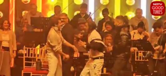 डल लेक के किनारे सजी सुरों की महफिल, NDTV Good Times के कॉन्‍सर्ट में सोनू निगम ने कुछ यूं जीता सबका दिल
