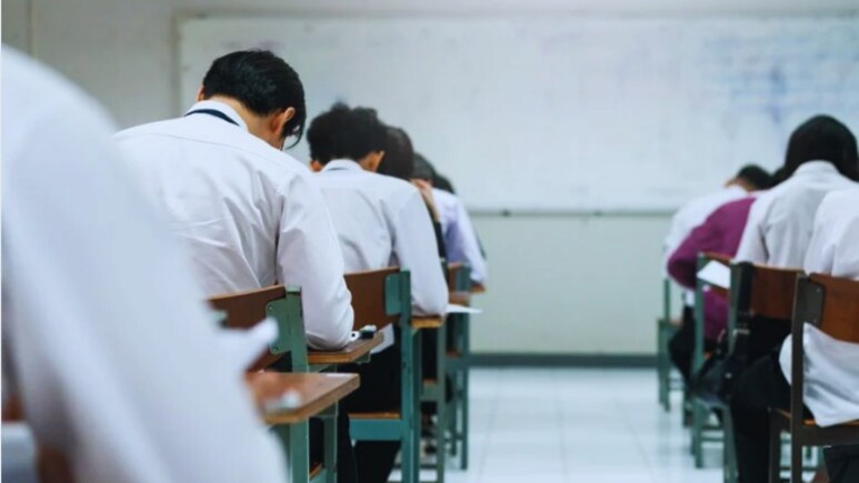 Jalgaon News : मोठी कारवाई, नियमांचं उल्लंघन करणं भोवलं, ३ वैद्यकीय महाविद्यालयांची परवानगी रद्द&nbsp;