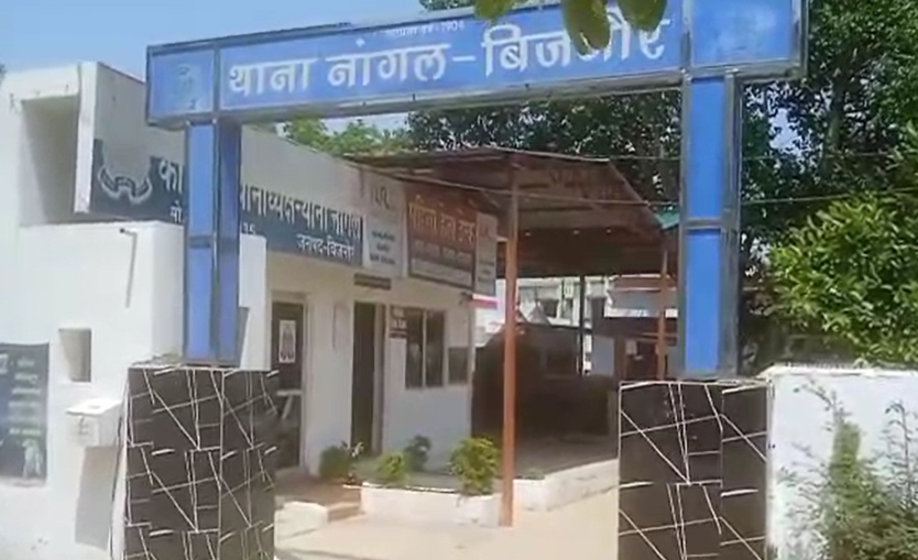 बाइक पर जा रहे लड़का-लड़की को रोका और वीडियो बना किया वायरल... तीन आरोपी गिरफ्तार