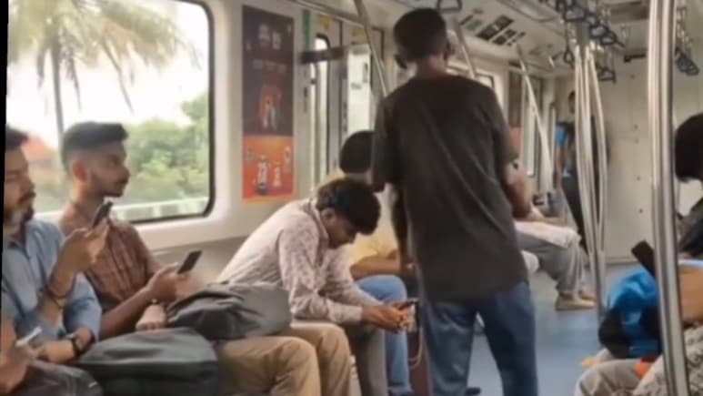 Man Begs For Money Inside Bengaluru Metro, Video Goes Viral Man Begs For Money Inside Bengaluru Metro, Video Goes Viral